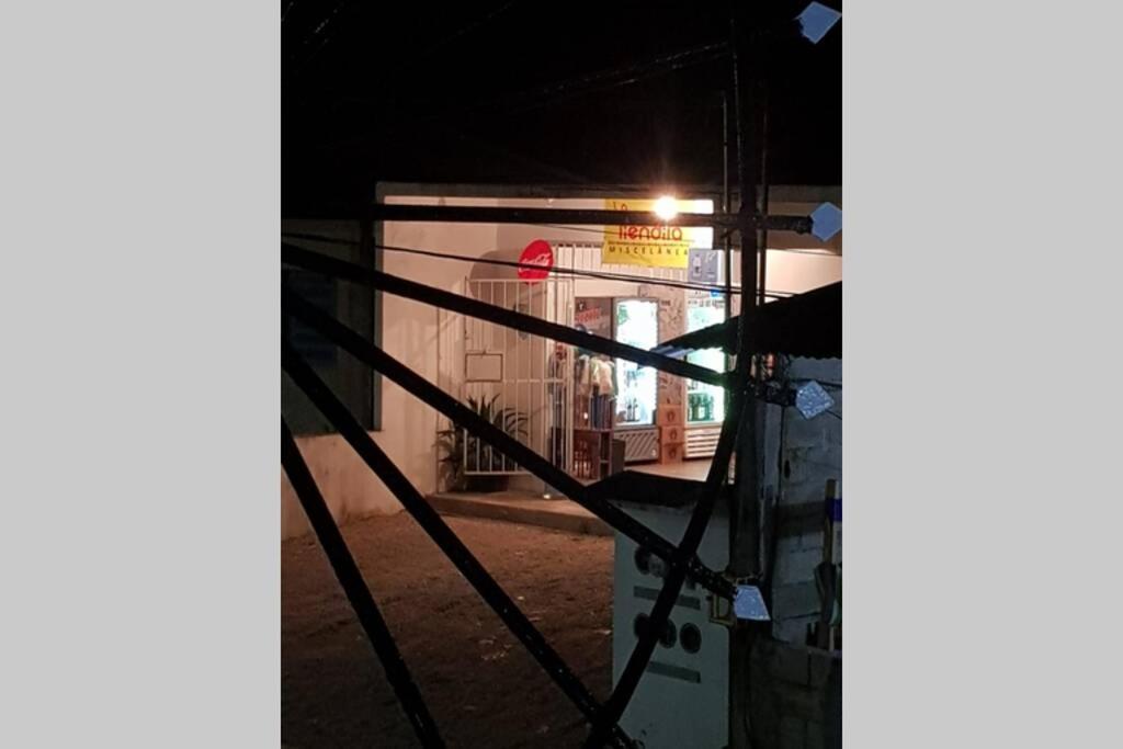 Depto. Maia: A/C, Agua Caliente, Wifi, Tv, Cable. Apartment Palenque Exterior photo